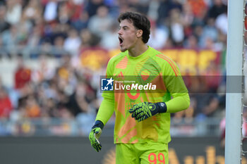 2024-11-10 - Roma’s goalkeeper Mile Svilar  during the Italian Football Championship League A Enilive 2024/2025 match between AS Roma vs Bologna FC at the Olimpic Stadium in Rome on 10 November 2024. - AS ROMA VS BOLOGNA FC - ITALIAN SERIE A - SOCCER