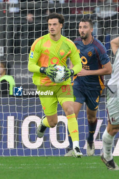 2024-11-10 - Roma’s goalkeeper Mile Svilar  during the Italian Football Championship League A Enilive 2024/2025 match between AS Roma vs Bologna FC at the Olimpic Stadium in Rome on 10 November 2024. - AS ROMA VS BOLOGNA FC - ITALIAN SERIE A - SOCCER