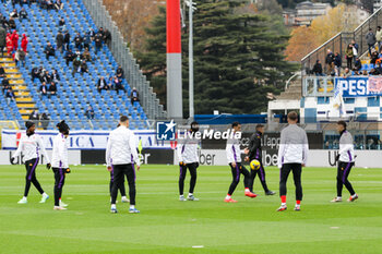 2024-11-24 - warms up prior to the (ACF Fiorentina) Soccer - Italian ,Serie A - Como 1907 vs ACF Fiorentina , 2024-25 game at Stadio Giuseppe Sinigaglia in Como (CO), Italy, 24.11.2024. Photo by Marius Bunduc/LiveMedia - COMO 1907 VS ACF FIORENTINA - ITALIAN SERIE A - SOCCER