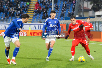 2024-11-24 - Yannik Engelhardt(Como 1907) Riccardo Sottil(ACF Fiorentina) Soccer - Italian ,Serie A - Como 1907 vs ACF Fiorentina , 2024-25 game at Stadio Giuseppe Sinigaglia in Como (CO), Italy, 24.11.2024. Photo by Marius Bunduc/LiveMedia - COMO 1907 VS ACF FIORENTINA - ITALIAN SERIE A - SOCCER