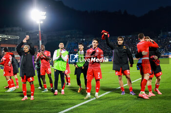 2024-11-24 - Riccardo Sottil(ACF Fiorentina) Kean(ACF Fiorentina) and other teammates celebrate the victory during Soccer - Italian ,Serie A - Como 1907 vs ACF Fiorentina , 2024-25 game at Stadio Giuseppe Sinigaglia in Como (CO), Italy, 24.11.2024. Photo by Marius Bunduc/LiveMedia - COMO 1907 VS ACF FIORENTINA - ITALIAN SERIE A - SOCCER