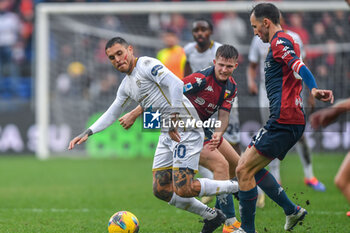 2024-11-24 - Nicolas Viola (Cagliari) - Morten Wetche Frendrup (Genoa) - Milan Badelj (Genoa) - GENOA CFC VS CAGLIARI CALCIO - ITALIAN SERIE A - SOCCER