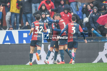 2024-11-24 - team Genoa celebrates after scoring a goal 2 - 1 - GENOA CFC VS CAGLIARI CALCIO - ITALIAN SERIE A - SOCCER