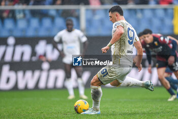 2024-11-24 - Roberto Piccoli (Cagliari) penalty goal 2 - 2 - GENOA CFC VS CAGLIARI CALCIO - ITALIAN SERIE A - SOCCER