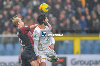 2024-11-24 - Morten Thorsby (Genoa) - Sebastiano Luperto (Cagliari) - GENOA CFC VS CAGLIARI CALCIO - ITALIAN SERIE A - SOCCER