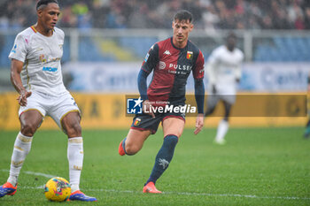 2024-11-24 - Yerry Mina (Cagliari) - Andrea Pinamonti (Genoa) - GENOA CFC VS CAGLIARI CALCIO - ITALIAN SERIE A - SOCCER