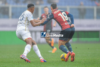 2024-11-24 - Yerry Mina (Cagliari) - Andrea Pinamonti (Genoa) - GENOA CFC VS CAGLIARI CALCIO - ITALIAN SERIE A - SOCCER