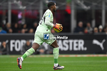 2024-11-23 - Mike Maignan of Juventus FC during the Italian Serie A football match between AC Milan and FC Juventus on November 23, 2024 at Giuseppe Meazza San Siro Siro stadium in Milan, Italy - AC MILAN VS JUVENTUS FC - ITALIAN SERIE A - SOCCER