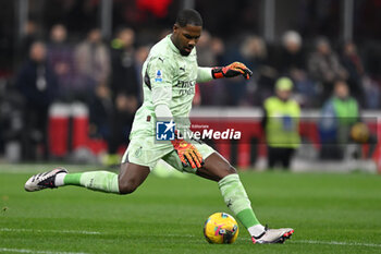 2024-11-23 - Mike Maignan of Juventus FC during the Italian Serie A football match between AC Milan and FC Juventus on November 23, 2024 at Giuseppe Meazza San Siro Siro stadium in Milan, Italy - AC MILAN VS JUVENTUS FC - ITALIAN SERIE A - SOCCER