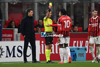 2024-11-23 - Referee Daniele Chiffi shows yellow card to Rafael Leao of AC Milan during the Italian Serie A football match between IAC Milan and FC Juventus on November 23, 2024 at Giuseppe Meazza San Siro Siro stadium in Milan, Italy - AC MILAN VS JUVENTUS FC - ITALIAN SERIE A - SOCCER