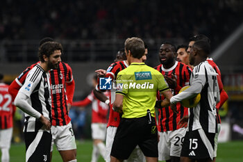 2024-11-23 - Protests of AC Milan during the Italian Serie A football match between AC Milan and FC Juventus on November 23, 2024 at Giuseppe Meazza San Siro Siro stadium in Milan, Italy - AC MILAN VS JUVENTUS FC - ITALIAN SERIE A - SOCCER