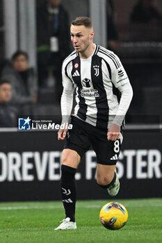 2024-11-23 - Teun Koopmeiners of FC Juventus during the Italian Serie A football match between AC Milan and FC Juventus on November 23, 2024 at Giuseppe Meazza San Siro Siro stadium in Milan, Italy - AC MILAN VS JUVENTUS FC - ITALIAN SERIE A - SOCCER