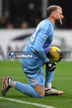 2024-11-23 - Michele Di Gregorio of Juventus FC during the Italian Serie A football match between AC Milan and FC Juventus on November 23, 2024 at Giuseppe Meazza San Siro Siro stadium in Milan, Italy - AC MILAN VS JUVENTUS FC - ITALIAN SERIE A - SOCCER