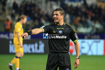 2024-11-23 - The referee Gianluca Manganiello in action - PARMA CALCIO VS ATALANTA BC - ITALIAN SERIE A - SOCCER