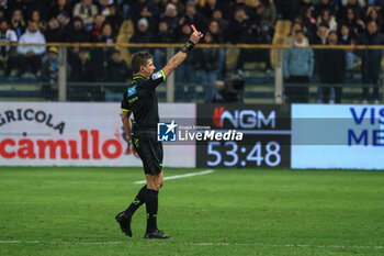 2024-11-23 - The referee Gianluca Manganiello in action - PARMA CALCIO VS ATALANTA BC - ITALIAN SERIE A - SOCCER