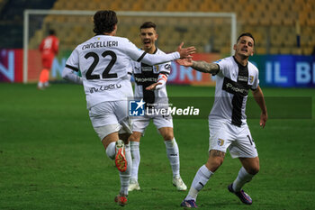 2024-11-23 - Matteo Cancellieri (Parma Calcio) celebrates with teammates after scoring the goal of 1-2 - PARMA CALCIO VS ATALANTA BC - ITALIAN SERIE A - SOCCER