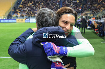 2024-11-23 - Marco Carnesecchi (Atalanta BC) and Fabio Pecchia (Head Coach Parma Calcio) - PARMA CALCIO VS ATALANTA BC - ITALIAN SERIE A - SOCCER