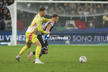 2024-11-02 - Teun Koopmeiners of Juventus FC battle for the ball with Sandi Lovrič of Udinese FC during Udinese Calcio vs Juventus FC, 11° Serie A Enilive 2024-25 game at Bluenergy stadium in Udine (UD), Italy, on November 02, 2024. - UDINESE CALCIO VS JUVENTUS FC - ITALIAN SERIE A - SOCCER