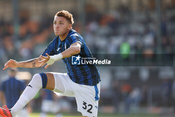 2024-10-20 - Atalanta’s Mateo Retegui during the Italian Serie A soccer championship football match between Venezia FC and Atalanta BC at Pierluigi Penzo Stadium on October 20th, 2024, Venezia, Italy - VENEZIA FC VS ATALANTA BC - ITALIAN SERIE A - SOCCER