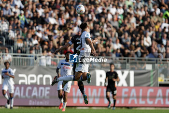 2024-10-20 - Venezia’s Joel Pohjanpalo in action against Atalanta’s Berat Djimsiti during the Italian Serie A soccer championship football match between Venezia FC and Atalanta BC at Pierluigi Penzo Stadium on October 20th, 2024, Venezia, Italy - VENEZIA FC VS ATALANTA BC - ITALIAN SERIE A - SOCCER