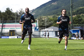 2024-07-26 - Napoli's Nigerian forward Victor Osimhen and Napoli's Portuguese defender Mario Rui during SSC Napoli's 2024-25 preseason training camp in Castel Di Sangro, Abruzzo, Italy. - NAPOLI - PRESS CONFERENCE AND TRAINING - ITALIAN SERIE A - SOCCER