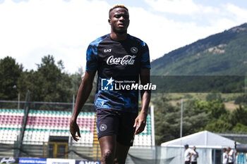 2024-07-26 - Napoli's Nigerian forward Victor Osimhen during SSC Napoli's 2024-25 preseason training camp in Castel Di Sangro, Abruzzo, Italy. - NAPOLI - PRESS CONFERENCE AND TRAINING - ITALIAN SERIE A - SOCCER