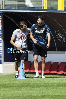 2024-07-26 - Napoli's Georgian forward Khvicha Kvaratskhelia and ssc napoli’ match analyst Gianluca Conte during SSC Napoli's 2024-25 preseason training camp in Castel Di Sangro, Abruzzo, Italy. - NAPOLI - PRESS CONFERENCE AND TRAINING - ITALIAN SERIE A - SOCCER