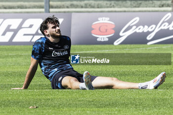 2024-07-26 - Napoli's Georgian forward Khvicha Kvaratskhelia during SSC Napoli's 2024-25 preseason training camp in Castel Di Sangro, Abruzzo, Italy. - NAPOLI - PRESS CONFERENCE AND TRAINING - ITALIAN SERIE A - SOCCER