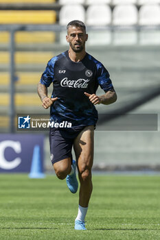 2024-07-26 - Napoli's Italian defender Leonardo Spinazzola during SSC Napoli's 2024-25 preseason training camp in Castel Di Sangro, Abruzzo, Italy. - NAPOLI - PRESS CONFERENCE AND TRAINING - ITALIAN SERIE A - SOCCER