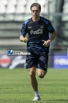 2024-07-26 - Napoli's Italian midfielder Alessio Zerbin during SSC Napoli's 2024-25 preseason training camp in Castel Di Sangro, Abruzzo, Italy. - NAPOLI - PRESS CONFERENCE AND TRAINING - ITALIAN SERIE A - SOCCER