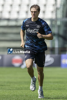 2024-07-26 - Napoli's Italian midfielder Alessio Zerbin during SSC Napoli's 2024-25 preseason training camp in Castel Di Sangro, Abruzzo, Italy. - NAPOLI - PRESS CONFERENCE AND TRAINING - ITALIAN SERIE A - SOCCER