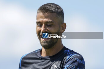 2024-07-26 - Napoli's Italian defender Leonardo Spinazzola during SSC Napoli's 2024-25 preseason training camp in Castel Di Sangro, Abruzzo, Italy. - NAPOLI - PRESS CONFERENCE AND TRAINING - ITALIAN SERIE A - SOCCER