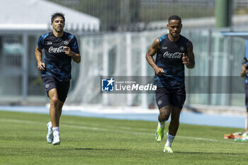 2024-07-26 - Napoli's Argentinian forward Giovanni Simeone and Napoli's Brazilian defender Natan during SSC Napoli's 2024-25 preseason training camp in Castel Di Sangro, Abruzzo, Italy. - NAPOLI - PRESS CONFERENCE AND TRAINING - ITALIAN SERIE A - SOCCER