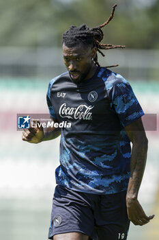 2024-07-26 - Napoli's Cameroonian midfielder Andre Frank Zambo Anguissa during SSC Napoli's 2024-25 preseason training camp in Castel Di Sangro, Abruzzo, Italy. - NAPOLI - PRESS CONFERENCE AND TRAINING - ITALIAN SERIE A - SOCCER