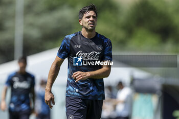 2024-07-26 - Napoli's Argentinian forward Giovanni Simeone during SSC Napoli's 2024-25 preseason training camp in Castel Di Sangro, Abruzzo, Italy. - NAPOLI - PRESS CONFERENCE AND TRAINING - ITALIAN SERIE A - SOCCER