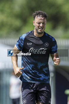 2024-07-26 - Napoli's Kosovar defender Amir Rrahmani during SSC Napoli's 2024-25 preseason training camp in Castel Di Sangro, Abruzzo, Italy. - NAPOLI - PRESS CONFERENCE AND TRAINING - ITALIAN SERIE A - SOCCER