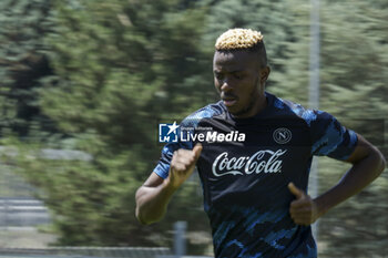 2024-07-26 - Napoli's Nigerian forward Victor Osimhen during SSC Napoli's 2024-25 preseason training camp in Castel Di Sangro, Abruzzo, Italy. - NAPOLI - PRESS CONFERENCE AND TRAINING - ITALIAN SERIE A - SOCCER