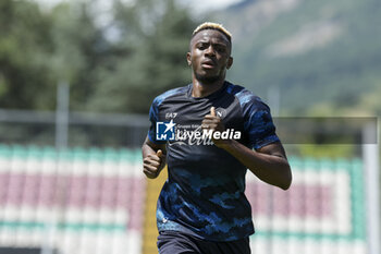 2024-07-26 - Napoli's Nigerian forward Victor Osimhen during SSC Napoli's 2024-25 preseason training camp in Castel Di Sangro, Abruzzo, Italy. - NAPOLI - PRESS CONFERENCE AND TRAINING - ITALIAN SERIE A - SOCCER