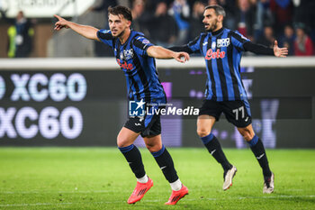 2024-10-30 - Lazar SAMARDZIC of Atalanta celebrate his goal with Davide ZAPPACOSTA of Atalanta during the Italian championship Serie A football match between Atalanta BC and AC Monza on 30 October 2024 at Gewiss Stadium in Bergamo, Italy - ATALANTA VS MONZA - ITALIAN SERIE A - SOCCER