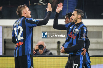 2024-10-30 - Davide ZAPPACOSTA of Atalanta celebrate his goal with Mateo RETEGUI of Atalanta and Juan CUADRADO of Atalanta during the Italian championship Serie A football match between Atalanta BC and AC Monza on 30 October 2024 at Gewiss Stadium in Bergamo, Italy - ATALANTA VS MONZA - ITALIAN SERIE A - SOCCER