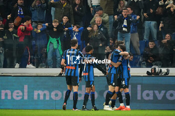 2024-10-30 - Lazar Samardzic (Atalanta BC) celebrates the goal with his mates during the Italian championship Serie A football match between Atalanta BC and AC Monza on 30 October 2024 at Gewiss Stadium in Bergamo, Italy - ATALANTA VS MONZA - ITALIAN SERIE A - SOCCER