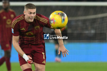 2024-11-24 - Artem Dovbyk of AS Roma in action during the Serie A Enilive between SSC Napoli vs AS Roma at Diego Armando Maradona Stadium - SSC NAPOLI VS AS ROMA - ITALIAN SERIE A - SOCCER