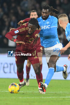 2024-11-24 - Manu Kone of AS Roma competes for the ball with Andre Frank Zambo Anguissa of SSC Napoli during the Serie A Enilive between SSC Napoli vs AS Roma at Diego Armando Maradona Stadium - SSC NAPOLI VS AS ROMA - ITALIAN SERIE A - SOCCER