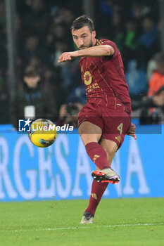 2024-11-24 - Bryan Cristante of AS Roma in action during the Serie A Enilive between SSC Napoli vs AS Roma at Diego Armando Maradona Stadium - SSC NAPOLI VS AS ROMA - ITALIAN SERIE A - SOCCER