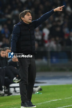 2024-11-24 - Antonio Conte Coach of SSC Napoli gestures during the Serie A Enilive between SSC Napoli vs AS Roma at Diego Armando Maradona Stadium - SSC NAPOLI VS AS ROMA - ITALIAN SERIE A - SOCCER