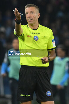 2024-11-24 - Davide Massa the referee gestures during the Serie A Enilive between SSC Napoli vs AS Roma at Diego Armando Maradona Stadium - SSC NAPOLI VS AS ROMA - ITALIAN SERIE A - SOCCER