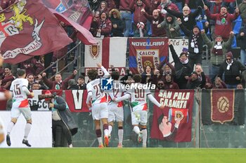 2024-01-13 - Players of Reggiana celebrate with their fans - PISA SC VS AC REGGIANA - ITALIAN SERIE B - SOCCER