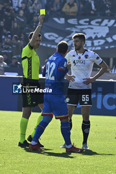 2024-02-03 - Davide Ghersini referee and Mario Situm (Catanzaro) and Petko Hristov (Spezia) - match Spezia-Catanzaro at Stadium 