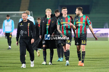 2024-02-03 - the team tours the pitch at the end of the match
 the Italian Serie BKT match between Ternana vs Como on 03 February 2024 at the Liberati stadium in Terni Italy
(Photo by Luca Marchetti/LiveMedia)
 - TERNANA CALCIO VS COMO 1907 - ITALIAN SERIE B - SOCCER