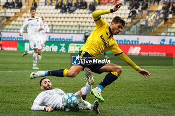 2024-02-10 - Fabio Ponsi (Modena) and Manuel Marras (Cosenza) - MODENA FC VS COSENZA CALCIO - ITALIAN SERIE B - SOCCER
